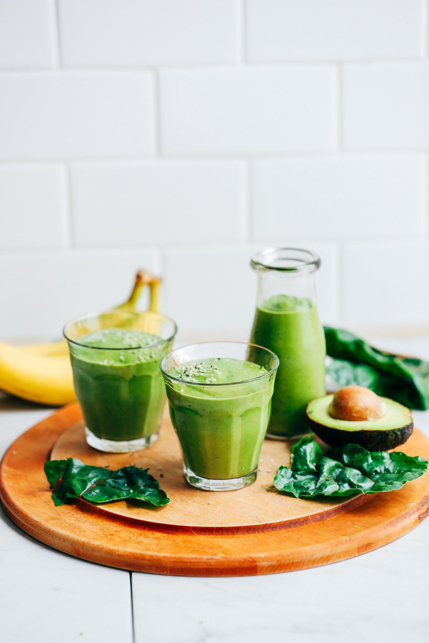 CREAMY-Avocado-Green-Smoothie-5-ingredients-GREEN-SO-healthy-satisfying-vegan-banana-plantbased-smoothie-greensmoothie-avocado-glutenfree-179.jpg